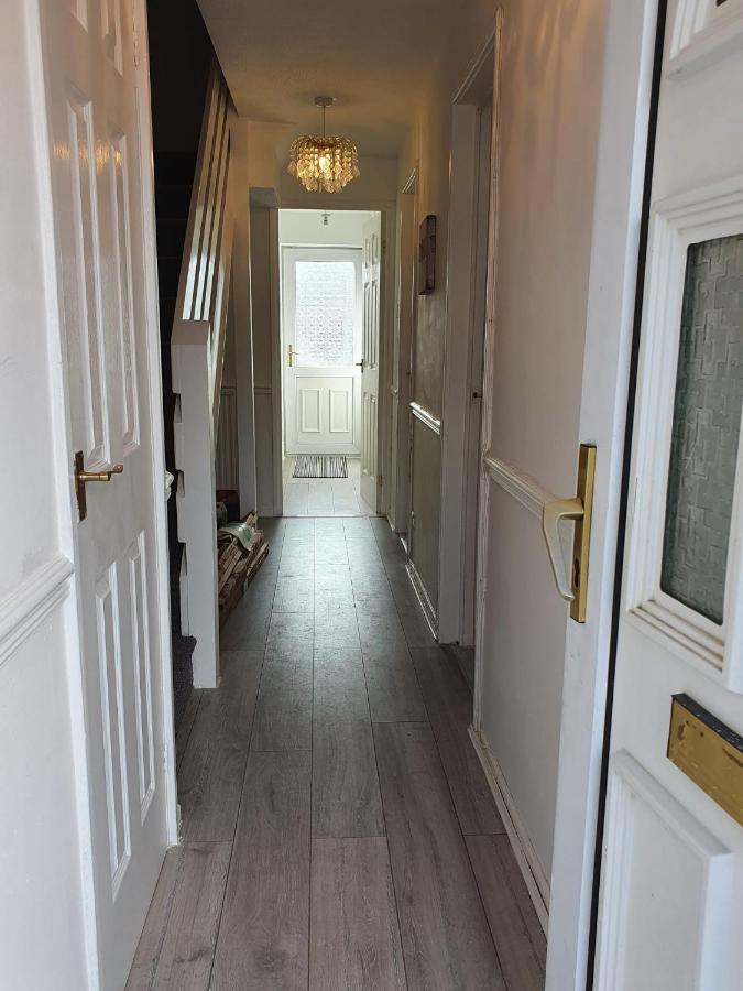 Bv Luxury Spacious 3 Bedroom House At Isaac Close Manchester Kültér fotó
