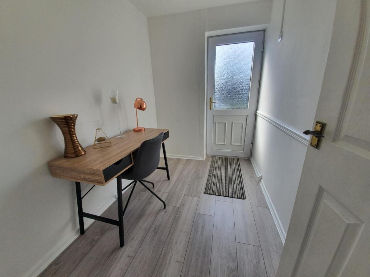 Bv Luxury Spacious 3 Bedroom House At Isaac Close Manchester Kültér fotó