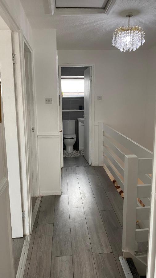 Bv Luxury Spacious 3 Bedroom House At Isaac Close Manchester Kültér fotó