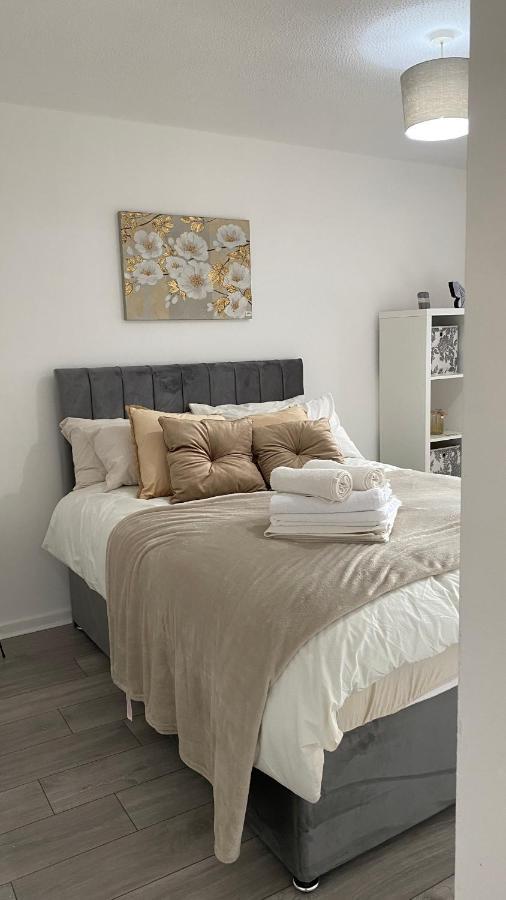 Bv Luxury Spacious 3 Bedroom House At Isaac Close Manchester Kültér fotó