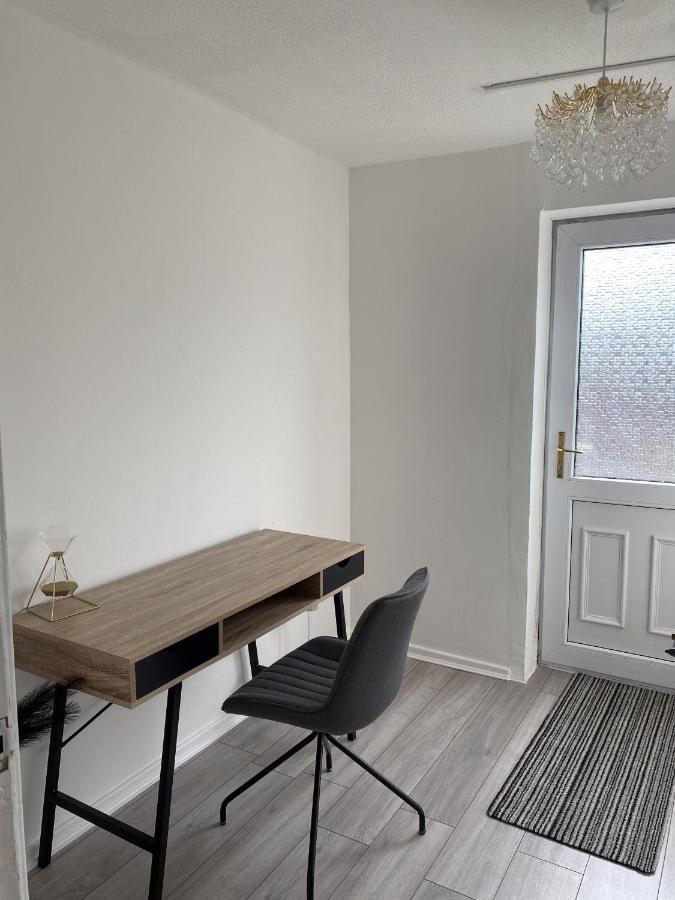 Bv Luxury Spacious 3 Bedroom House At Isaac Close Manchester Kültér fotó