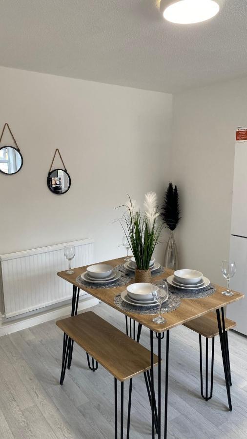 Bv Luxury Spacious 3 Bedroom House At Isaac Close Manchester Kültér fotó