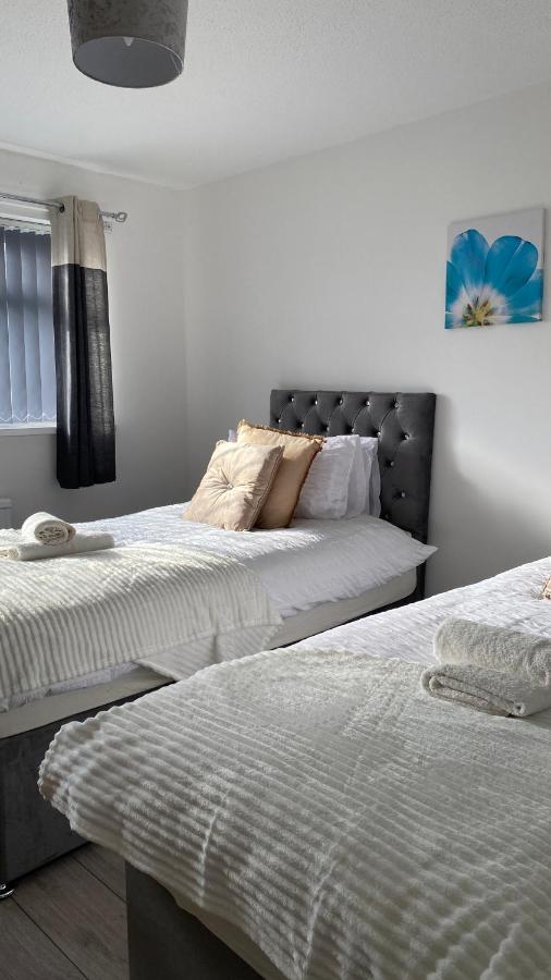Bv Luxury Spacious 3 Bedroom House At Isaac Close Manchester Kültér fotó