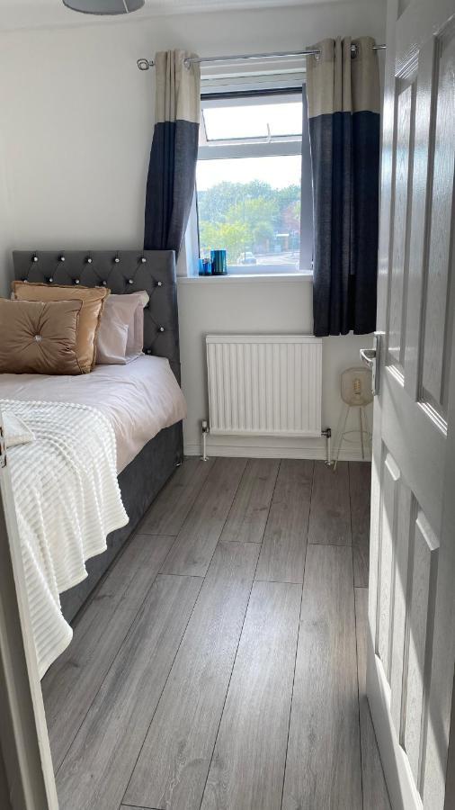 Bv Luxury Spacious 3 Bedroom House At Isaac Close Manchester Kültér fotó