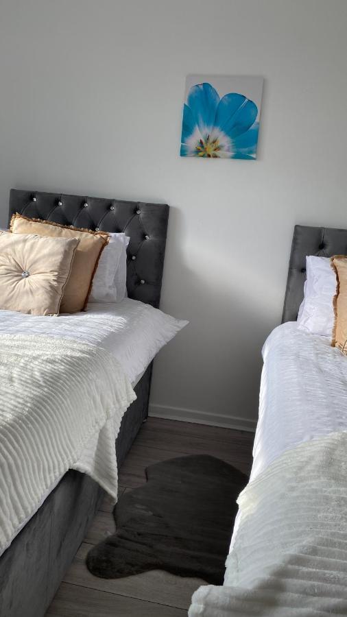 Bv Luxury Spacious 3 Bedroom House At Isaac Close Manchester Kültér fotó