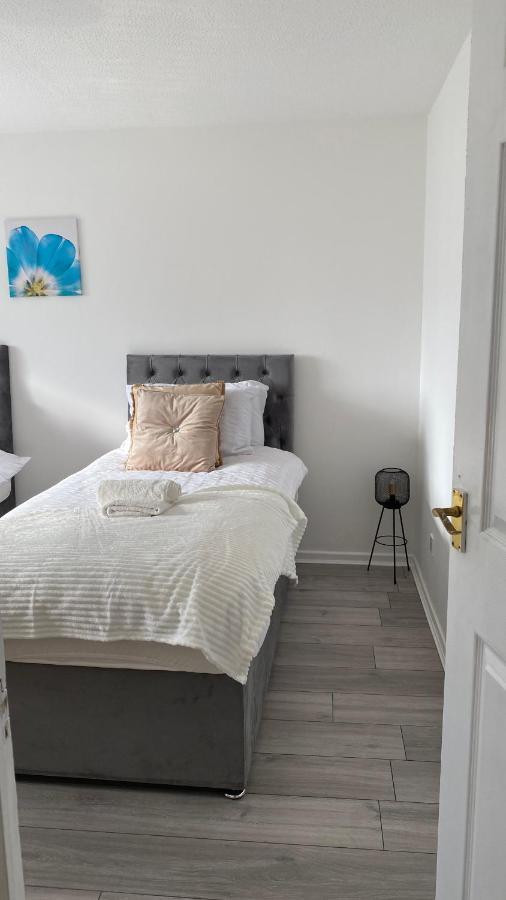 Bv Luxury Spacious 3 Bedroom House At Isaac Close Manchester Kültér fotó
