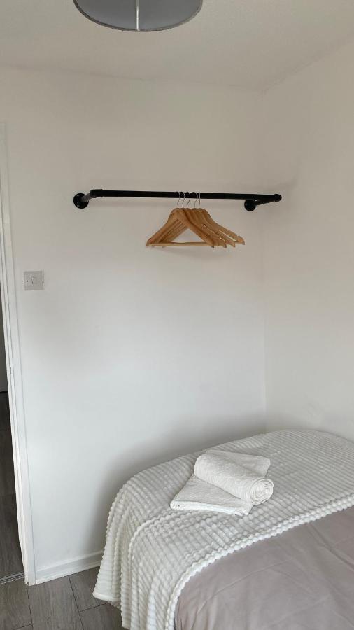 Bv Luxury Spacious 3 Bedroom House At Isaac Close Manchester Kültér fotó